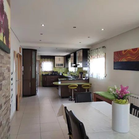 In - 4 Bedroom House With Private Pool Konukevi
