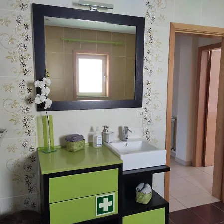 In - 4 Bedroom House With Private Pool *